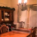 Abuela jugando al ping pong con su nieto