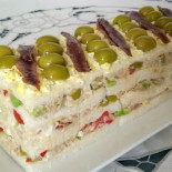 Pastel fácil de atún con pan de molde