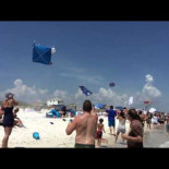 Esto ocurre cuando un avion pasa cerca de la playa