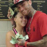 Atracan un banco y son detenidos por subir selfies con fajos de billetes a Facebook [ENG]