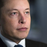 Los trabajadores de Tesla arman sus quejas a Elon Musk por el caos que viven en sus fábricas