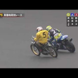 Auto-Race Japón, deportivas modernas contra una moto de los años 50