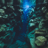 Buceando en la brecha de Silfra (Islandia)