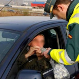 Un cura triplica la tasa de alcohol y alega que es "la sangre de Cristo"