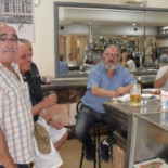 Los 'bares de viejo' ganan la batalla a las franquicias de comida rápida