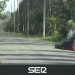 La secuencia completa de la lava alcanzando una carretera y un coche en Hawái