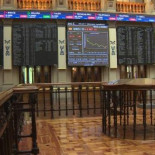 Los mercados 'bendicen' la moción: la Bolsa sube un 1% y la prima de riesgo española baja once puntos