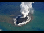 Espectacular nacimiento y crecimiento de una nueva isla volcánica al sur de Japón