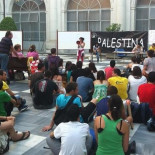 Un millar de personas permanecen encerradas en la Universidad de Sevilla contra los recortes