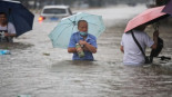El tren subterráneo se llena de agua cuando una parte de China sufre "la mayor lluvia de los últimos 1.000 años" [inglés]
