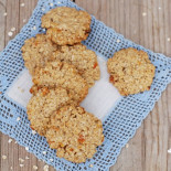 Galletas crujientes de copos de avena y orejones