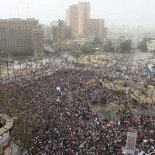 Los egipcios vuelven a la Plaza Tahrir y acusan al ejército de traicionar al pueblo