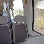 Un herido grave al chocar un tren con una barricada de troncos