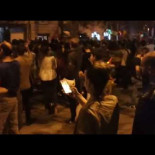 Manifestantes a favor de la unidad de España ante la casa de los Pujol en la ronda General Mitre