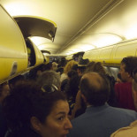 Muere un pasajero de Ryanair sin que le puedan realizar una reanimación