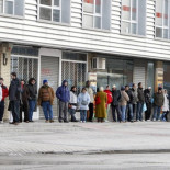 El paro baja a mínimos en siete años y se sitúa en los 3.767.054 personas