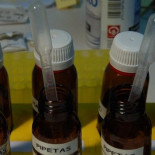 Los españoles que analizan las drogas de la internet profunda