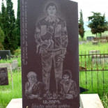 Lápidas que resumen vidas