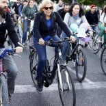 Carmena implantará una 'tarifa social' en el transporte tras asumir las riendas de la EMT