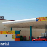 La prohibición de usar móvil en gasolineras se basa en un mentira: no va a explotar