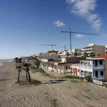 El gobierno modifica la ley de Costas disimuladamente suavizando la campaña de Narbona por recuperar la costa