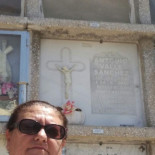 Una mujer reclama al juzgado abrir una tumba para poder demostrar que está viva