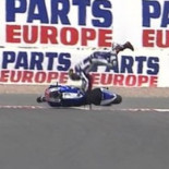 Una nueva caída de Jorge Lorenzo "dobla" la placa de titanio