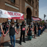 Una cadena humana estrangula la tauromaquia en Las Ventas