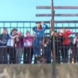 La policía ordena hacer callar a niños de un colegio que gritaban contra Fabra