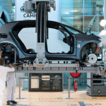 Alemania suprime las ayudas al coche eléctrico y aboca a su industria a una crisis sin precedentes