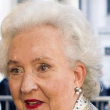 Menos caridad y más pagar impuestos, doña Pilar