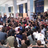 Miembros de Acampada Valencia "ocupan" el Banco de Valencia