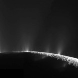 ¿Y si la vida en la Tierra vino de Encélado?