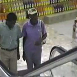 Subiendo escaleras mecánicas por primera vez