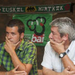 Un aficionado del Athletic multado por llevar una bufanda de Euskal Hintxak