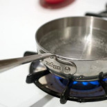 La forma más económica de calentar agua