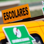 Chófer de bus escolar muere de un infarto, pero logra detener el autobús