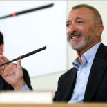 Pérez-Reverte dice que votar superimputados demuestra la baja calidad moral de los españoles