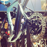 La Federación Española de Ciclismo prohíbe los frenos de discos en marchas y competiciones