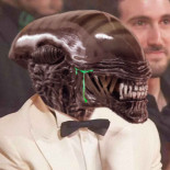 Alien rompe a llorar durante el discurso de Sigourney Weaver en los Goya