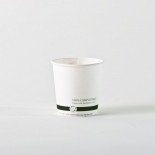 El sueño de beber en vasos de papel