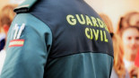 Sancionan a un guardia civil que se limitó a observar mientras fustigaban a su compañera