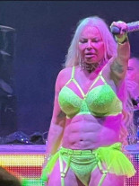 ChatGPT, Describe a Leticia Sabater al estilo de H.P. Lovecraft