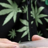 El Gobierno incrementa la multa por llevar un porro en el bolsillo en un 300%