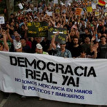 Los manifestantes por una democracia no sé qué denuncian la indiferencia mediática [HUMOR]