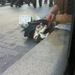 “Prefiero dormir debajo de un puente, porque en los albergues no me dejan llevar a mi gata”