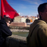 CGT cuelga a HP del puente por los despidos