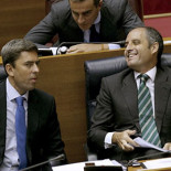 Costa se niega a dimitir y Camps le destituye