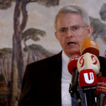 Senador estadounidense afirma que el MI6 de UK está planeando un falso ataque de armas químicas  contra Siria [ENG]