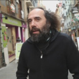 Mikel Urmeneta, fundador de la marca, fuera de Kukuxumusu